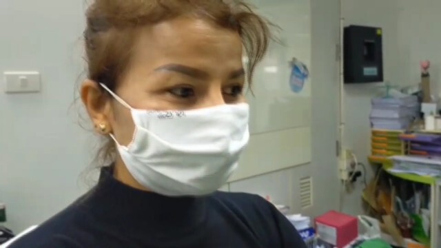 วงจรปิดชัดสาวใหญ่ ฉกเงิน 6 พันค้างตู้ฝากเงินหาย