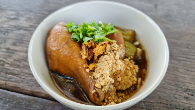 ชวนชิม"ก๋วยเตี๋ยวไก่ใบหม่อน"1 เดียวในพิษณุโลก