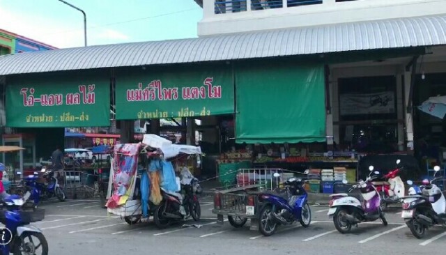 พ่อค้าแม้ค้าบุกพบนายกเทศฯ เบรกขึ้นค่าเช่าแผง