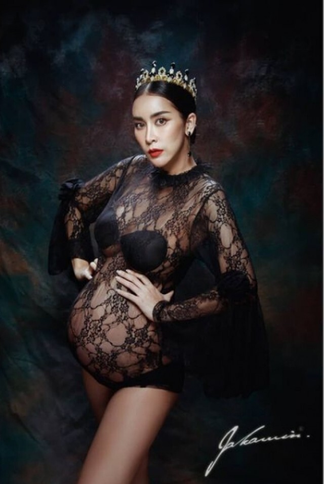 ส่องความเซ็กซี่คุณแม่ป้ายแดง "ใหม่ สุคนธวา" ก่อนคลอดน้อง "ชิณะ"