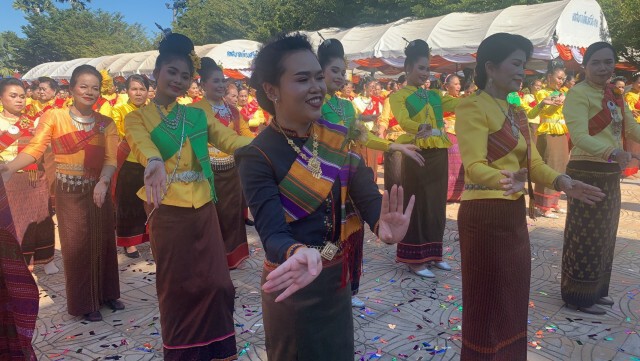 เปิดยิ่งใหญ่ 238 ปีศรีสะเกษ นางรำ 3 หมื่นบวงสรวงบรรพบุรุษ