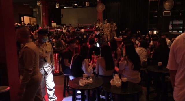 ตรวจสถานบันเทิงรับวันหยุดยาวเข้มป้องกันโควิด-19
