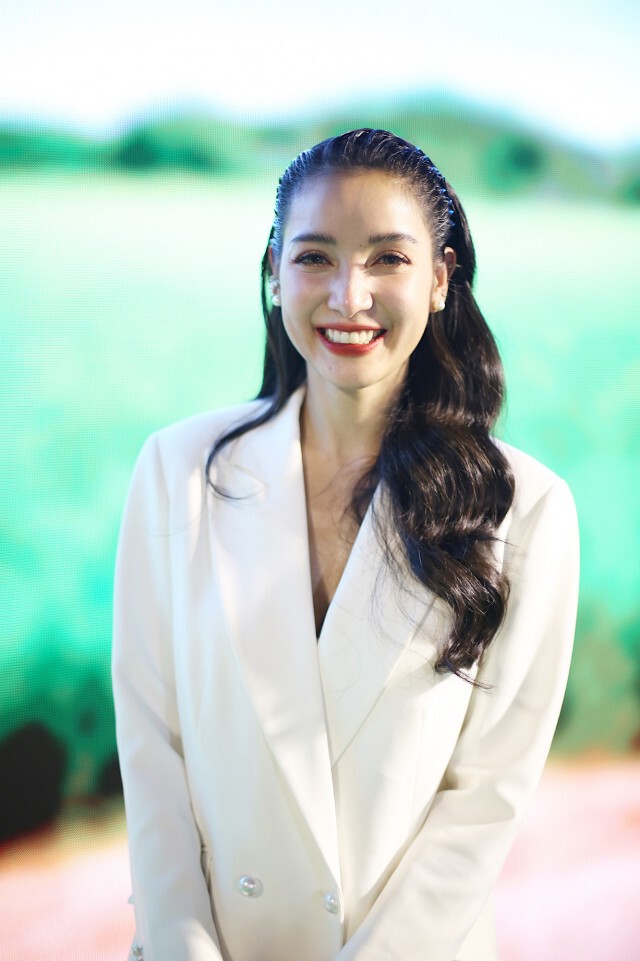 "เบลล่า-แพท-โอ๊ต" เปิดรอบปฐมทัศน์ ภาพยนตร์ "อีเรียมซิ่ง"