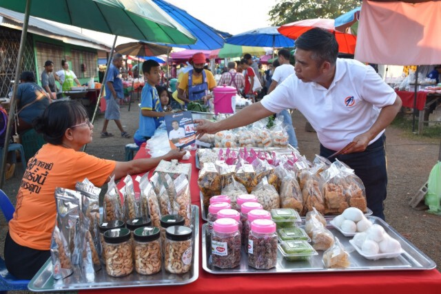 "ก้าวหน้าอุตรดิตถ์"รุกตลาดนัด-หาเสียงนายกอบจ.
