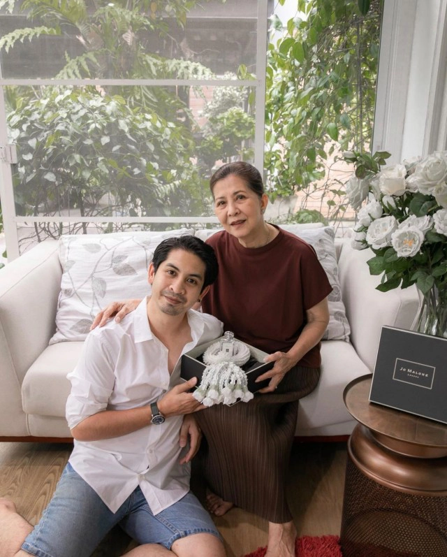 "คิมเบอร์ลี่" ร่วมยินดีคนรักเก่า "เจ็ท" เซอร์ไพร์ขอแฟนสาวแต่งงาน