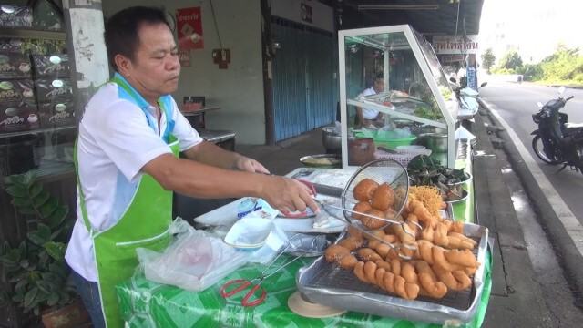ปาท่องโก๋อีโต้บิน สร้างจุดขาย รายได้ดี