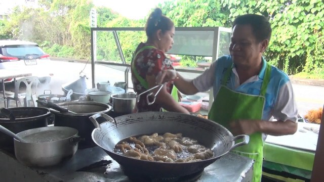 ปาท่องโก๋อีโต้บิน สร้างจุดขาย รายได้ดี