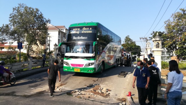 รถบัสติดสะพานประตูชัย-นาน 4 ชม.
