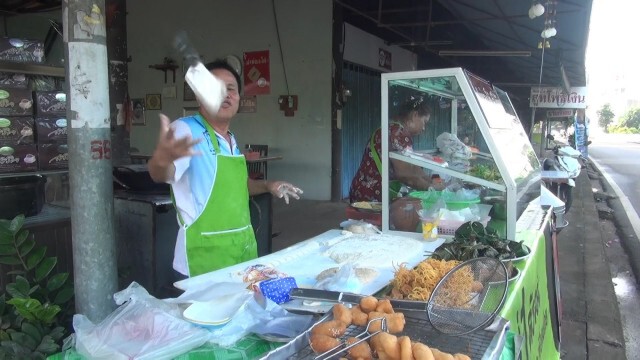 ปาท่องโก๋อีโต้บิน สร้างจุดขาย รายได้ดี