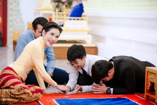 เจ้าคุณพระสินีนาฏ ถวายผ้าไตรและเครื่องสังฆทานพระราชทาน วัดชนะสงคราม