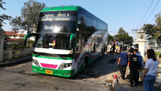 รถบัสติดสะพานประตูชัย-นาน 4 ชม.