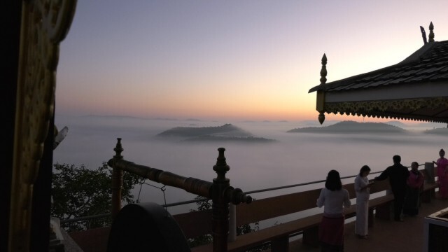 ชม"เมืองลี้"ท่ามกลางทะเลหมอก-ที่วัดพระพุทธบาทผาหนาม