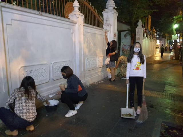 ภาพซ่อมกำแพงวัด ยังไงก็ดีต่อใจ