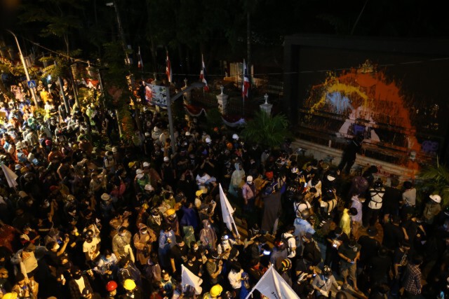 "อานนท์ นำภา" โพสต์ปริศนา นายกฯอาจลาออก