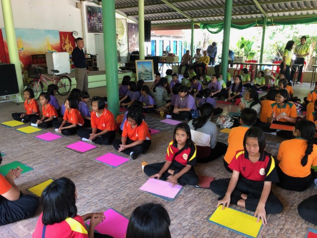 ทำเก๋จัดนิทรรศการศิลปะกลางทุ่งนา