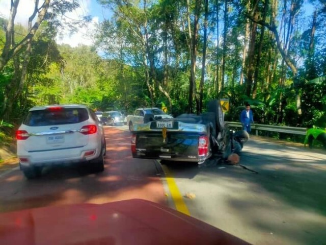 ด่วน! รถกระบะนทท.คว่ำบนดอยอินทนนท์-มีผู้เสียชีวิต
