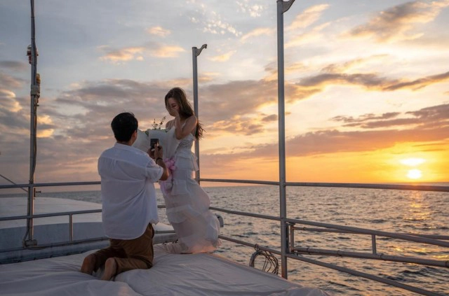 "คิมเบอร์ลี่" ร่วมยินดีคนรักเก่า "เจ็ท" เซอร์ไพร์ขอแฟนสาวแต่งงาน