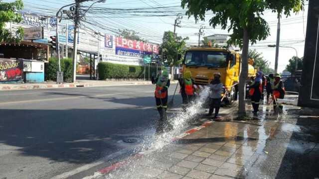 50 เขตกทม.เพิ่มความถี่ฉีดล้างใบไม้ ทำความสะอาดถนน