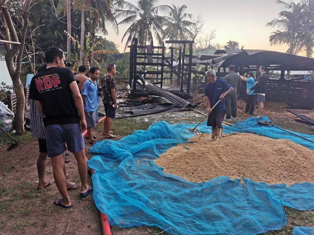 ชาวนาจุดไฟไล่ยุงเกิดลามไหม้คอกควาย