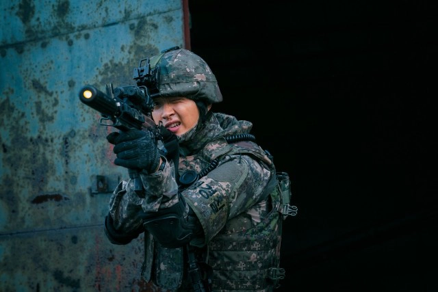 คอซีรีส์เกาหลีต้องไม่พลาดกับบทสัมภาษณ์พิเศษ ‘จางดงยุน’ และ ‘คริสตัล จอง’ ในซีรีส์ Search