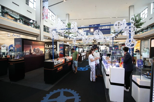 เหล่านักธุรกิจคนดังร่วมงานมหกรรมนาฬิกาและจิวเวลรี่