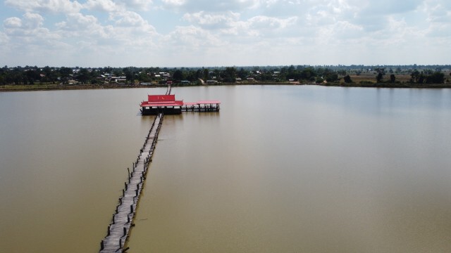 แลนมาร์คท่องเที่ยวใหม่ สะพานไม้ข้ามบึงแก้งสนามนาง