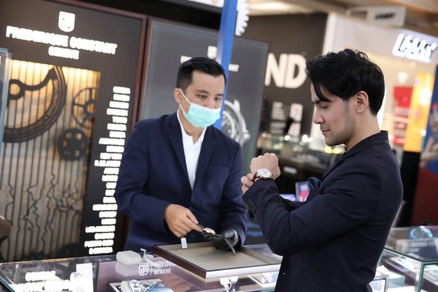 เหล่านักธุรกิจคนดังร่วมงานมหกรรมนาฬิกาและจิวเวลรี่