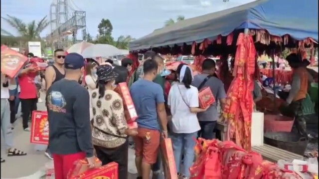 นักท่องเที่ยวทะลักหยุดยาว เงินสะพัด 800 ล้าน