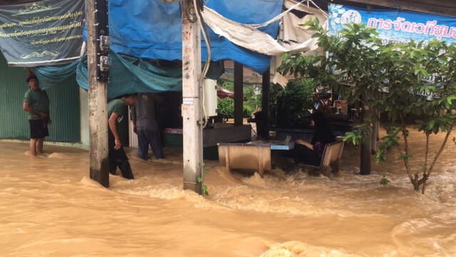 น้ำป่าหลาก ชาวบ้านกว่า 400 ครัวเรือนเดือดร้อน