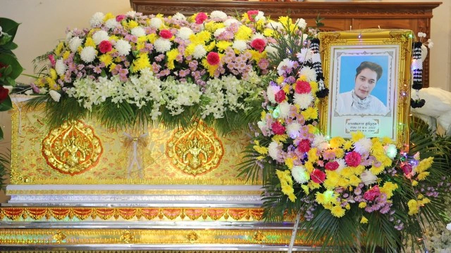 พี่สาวฝันเห็นแม่มางาน จัดดอกไม้หน้าศพเสี่ยเต้ย