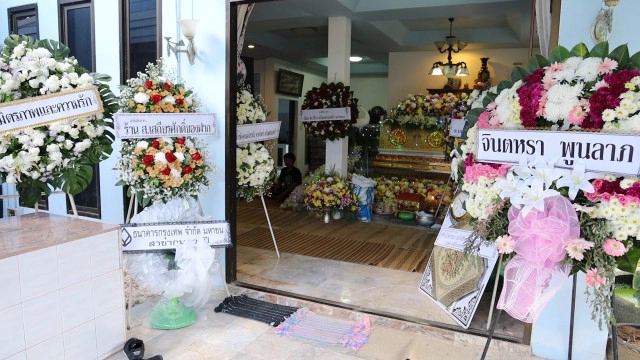 พี่สาวฝันเห็นแม่มางาน จัดดอกไม้หน้าศพเสี่ยเต้ย
