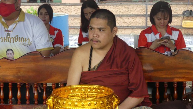 "โก๊ะตี๋" นำทีมฟาดแข้ง ระดมเงินช่วยโรงเรียนวัดมฤคทายวัน