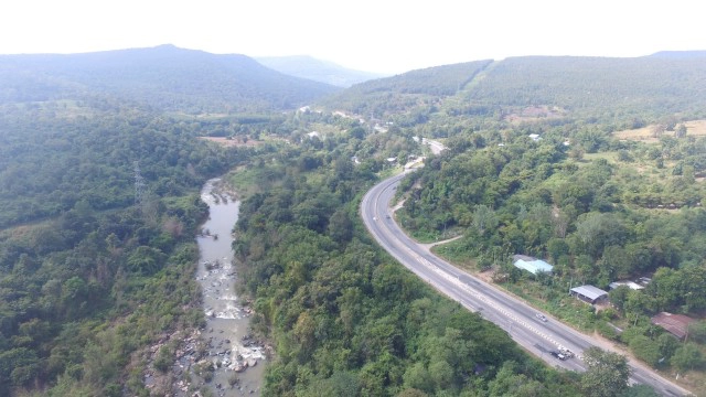 พายเรือคายัคสัมผัสน้ำตกแก่งซองอย่างใกล้ชิด