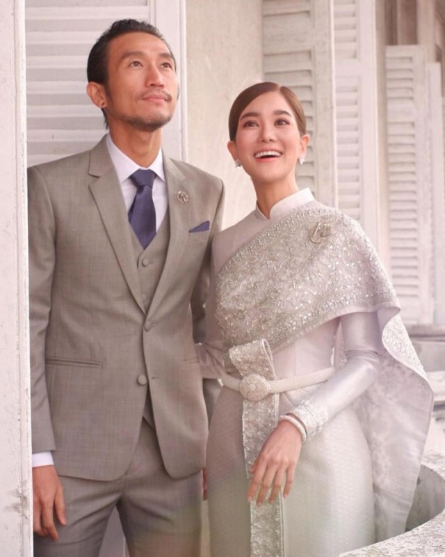 "ก้อย รัชวิน" กับ "ลุคแรก" ของเจ้าสาว ในชุดไทยบรมพิมาน ราคา 3 แสนบาท!