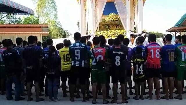 นักฟุตบอลร้องเพลงอาลัยสมโภชน์ซีดานผู้ก่อตั้งกีฬาหนุ่มสาว