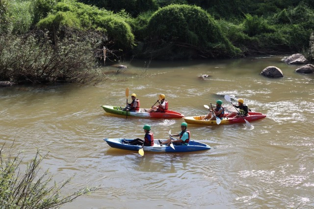 พายเรือคายัคสัมผัสน้ำตกแก่งซองอย่างใกล้ชิด