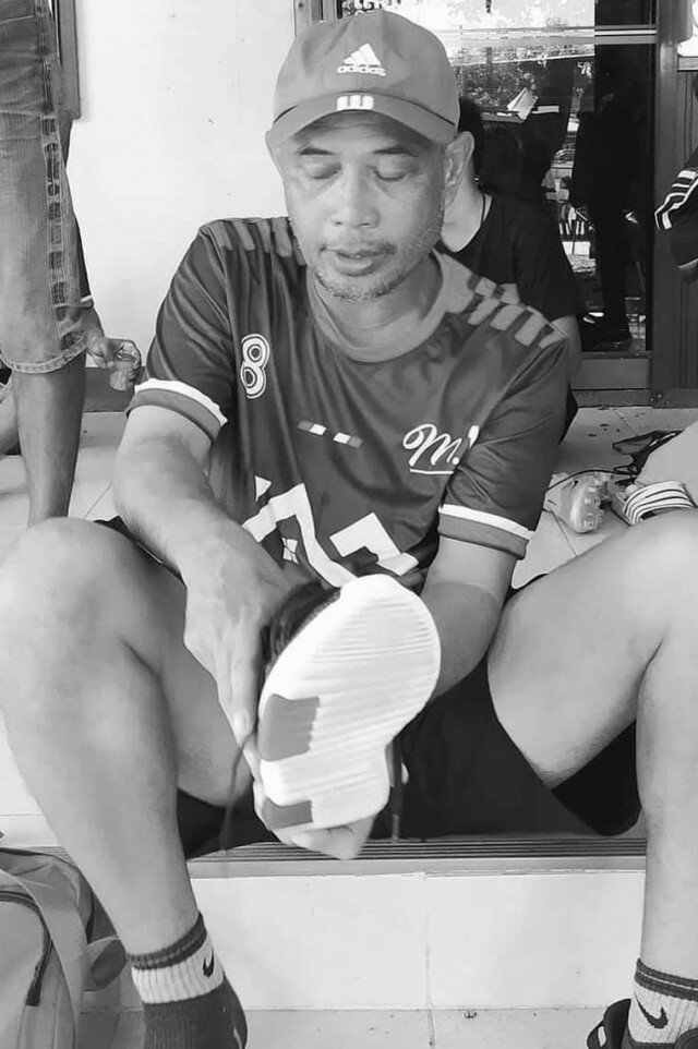นักฟุตบอลร้องเพลงอาลัยสมโภชน์ซีดานผู้ก่อตั้งกีฬาหนุ่มสาว