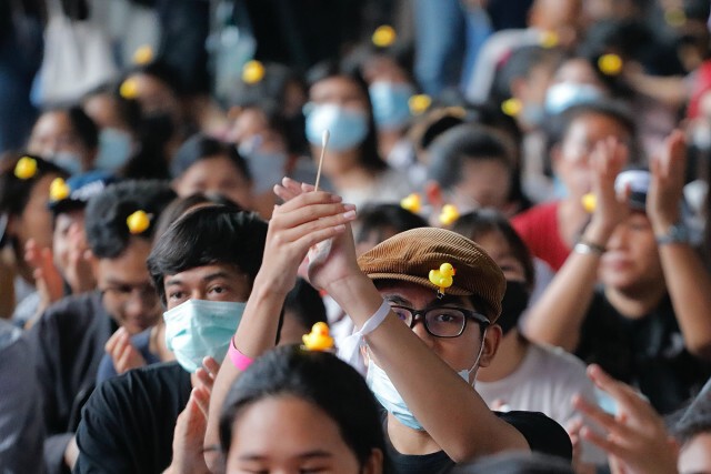 ส.ส.เพื่อไทย  ซัดสุดอัปยศใช้กฎหมายเล่นงานนร.มัธยม