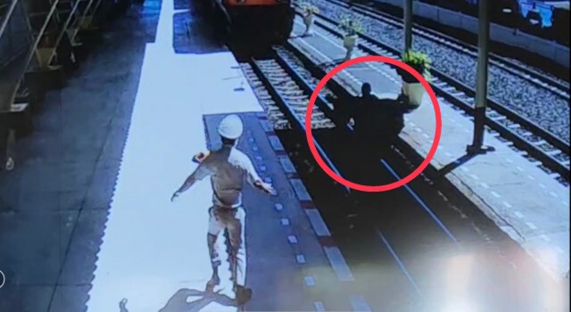 พระโดดให้รถไฟเหยียบร่างเละ
