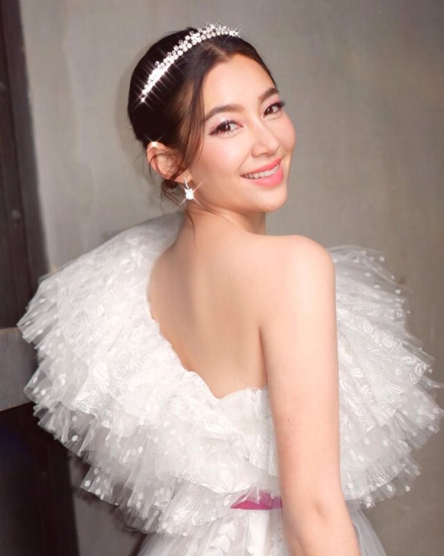 "เบลล่า" ขึ้นแท่นนางเอกร้อยล้าน หลัง "อีเรียมซิ่ง" กวาดรายได้ 5 วัน  70 ล้าน