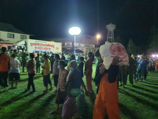 "ไทด์" นำทีมร่วมกตัญญูมอบสิ่งของต้านภัยหนาว "บิณฑ์" เสริมทัพร่วมบุญที่ จ.สกลนคร