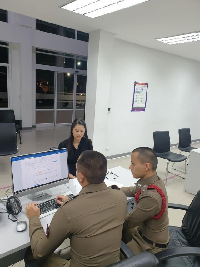 "ปารีณา"ลุย"หมวย"แต่งชุดนร.ร่วมชุมนุมอ้างถูกครูทำอนาจาร