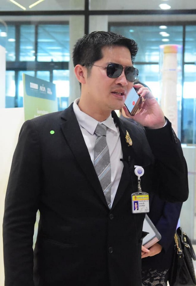 "ส.ส.เต้ 007" ประกาศเตรียมช่วยเหลือ สาวชุดนร.ชูป้าย หลังถูก "ปารีณา" แจ้งความกลางดึก