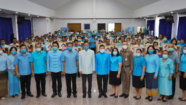 พิธีมอบพระบรมฉายาลักษณ์สมเด็จพระนางเจ้าสิริกิติ์ พระบรมราชินีนาถ พระบรมราชชนนีพันปีหลวง