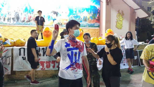 กลุ่มคณะราษฎรเชียงรายแห่เป็ด-ร้องยุติความรุนแรง