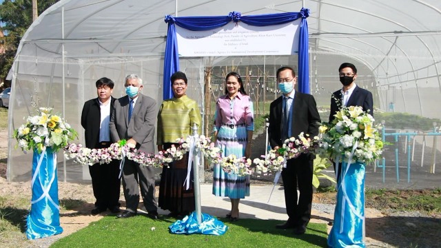 มข.นำเทคนิคแบบอิสราเอลสร้างโรงเรือนปลูกพืชระบบน้ำ