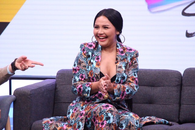 "ตั๊กแตน-ชลดา" ลุคใหม่แซ่บมาก กลายเป็น "สาวดูมดูม" แฟนรักแฟนหลง