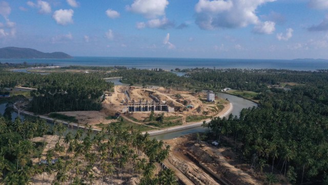 กรมชลฯ เร่งเครื่องโครงการบรรเทาอุทกภัยบางสะพานอันเนื่องฯ แจงผลก้าวหน้างานต้นน้ำ – ปลายน้ำ