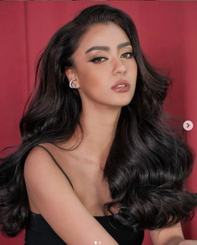 "อแมนด้า" ร่วมติดแฮชแท็กในทวิตเตอร์ "ทรงผมบังเพื่อน" แซะ รองปลัด ศธ.