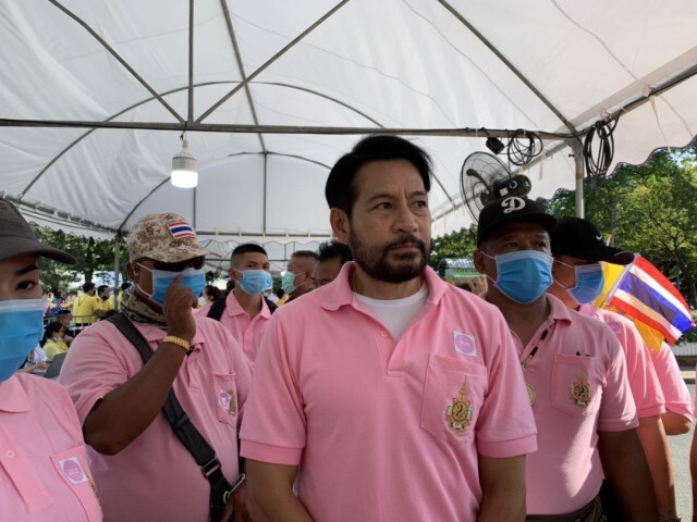 "บิณฑ์" นำทีม ปชช.เฝ้ารอรับเสด็จ เชื่อ"ม็อบ"มีโอกาสกลับใจมารักสถาบันฯ